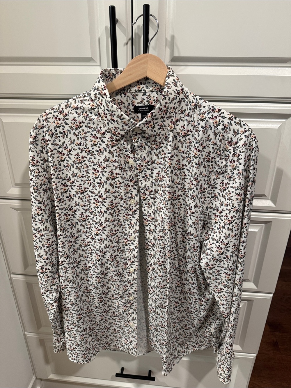 Express White Floral Print Button-Down Shirt with Multicolor Blossoms